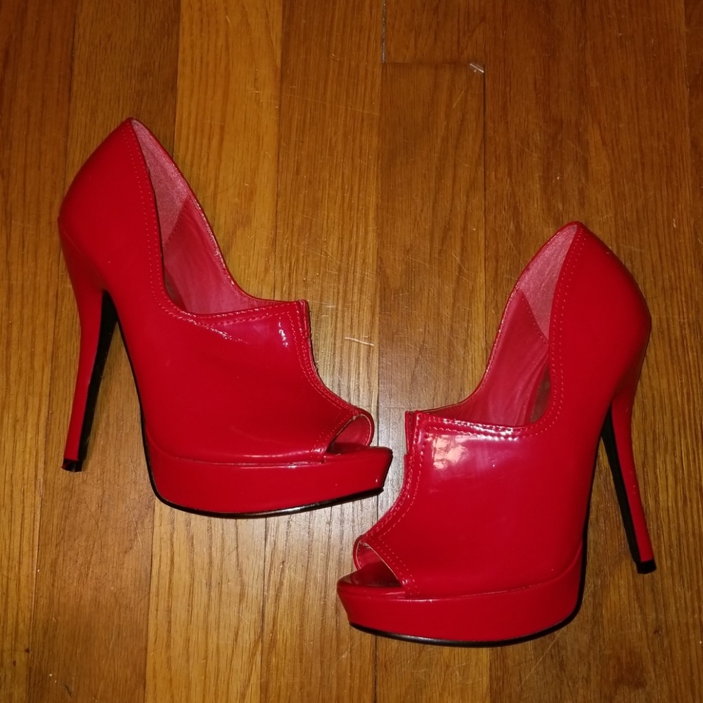 Heels - Picture 2 of 2